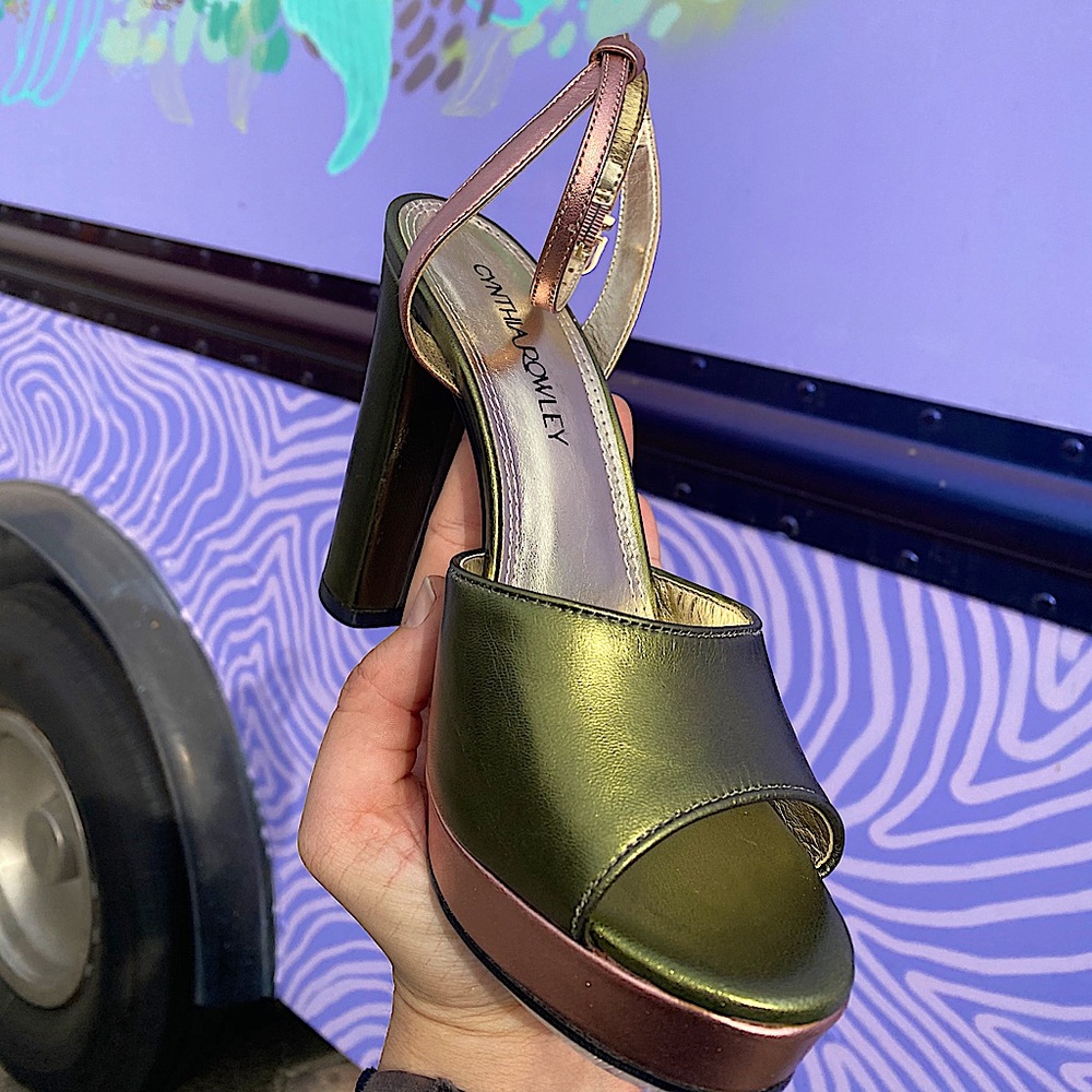 Beautiful Cynthia Rowley metallic heels